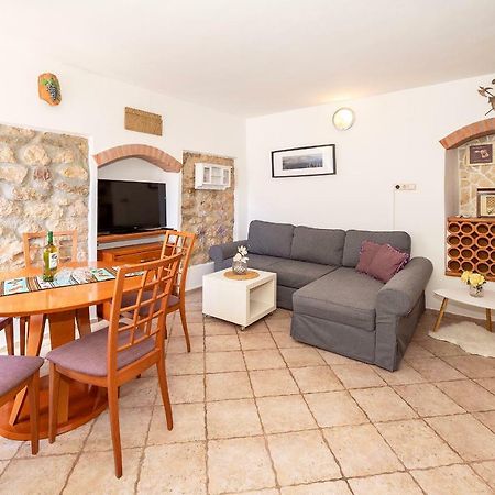 Mediterranean Apartment Korina バスカ エクステリア 写真