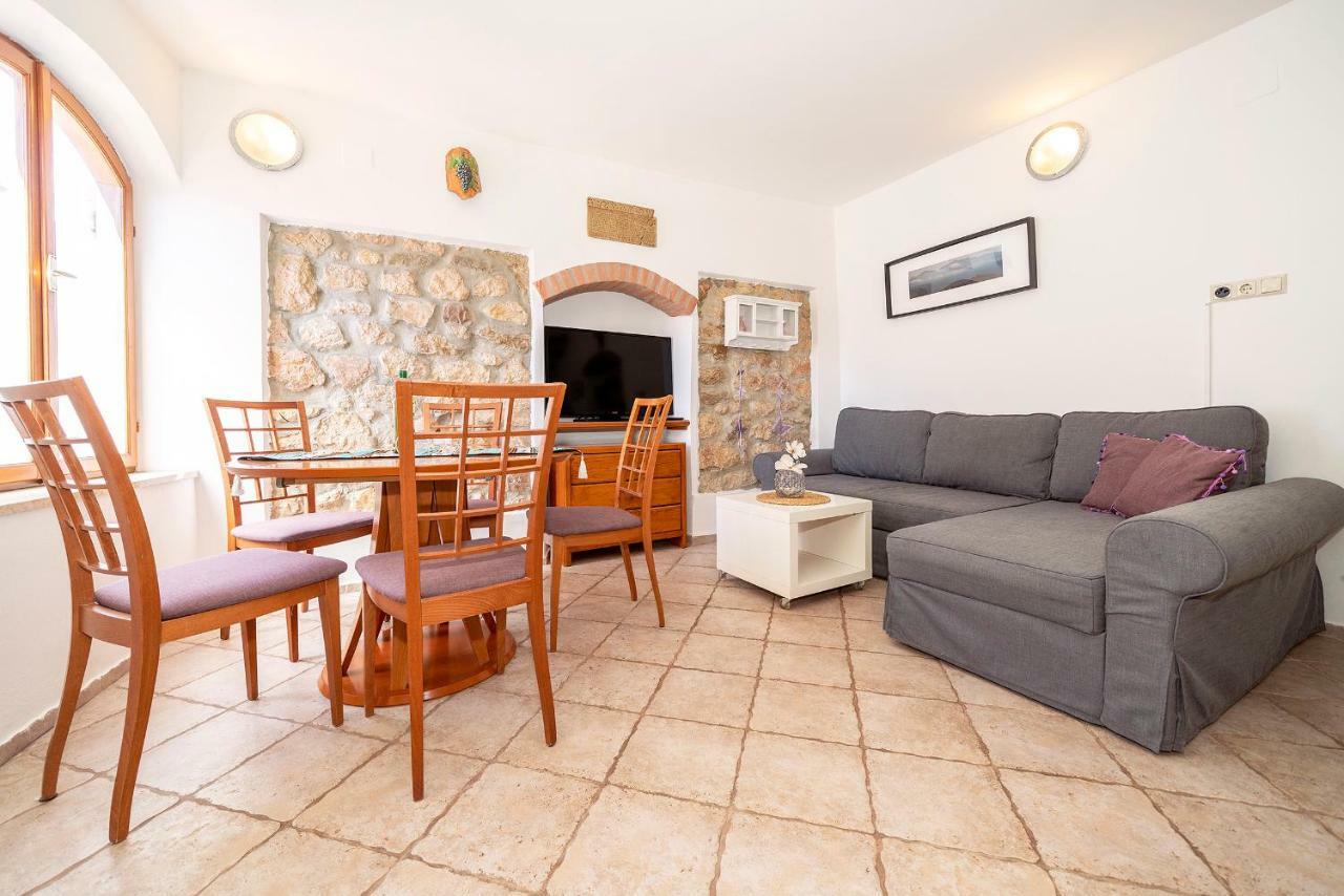 Mediterranean Apartment Korina バスカ エクステリア 写真