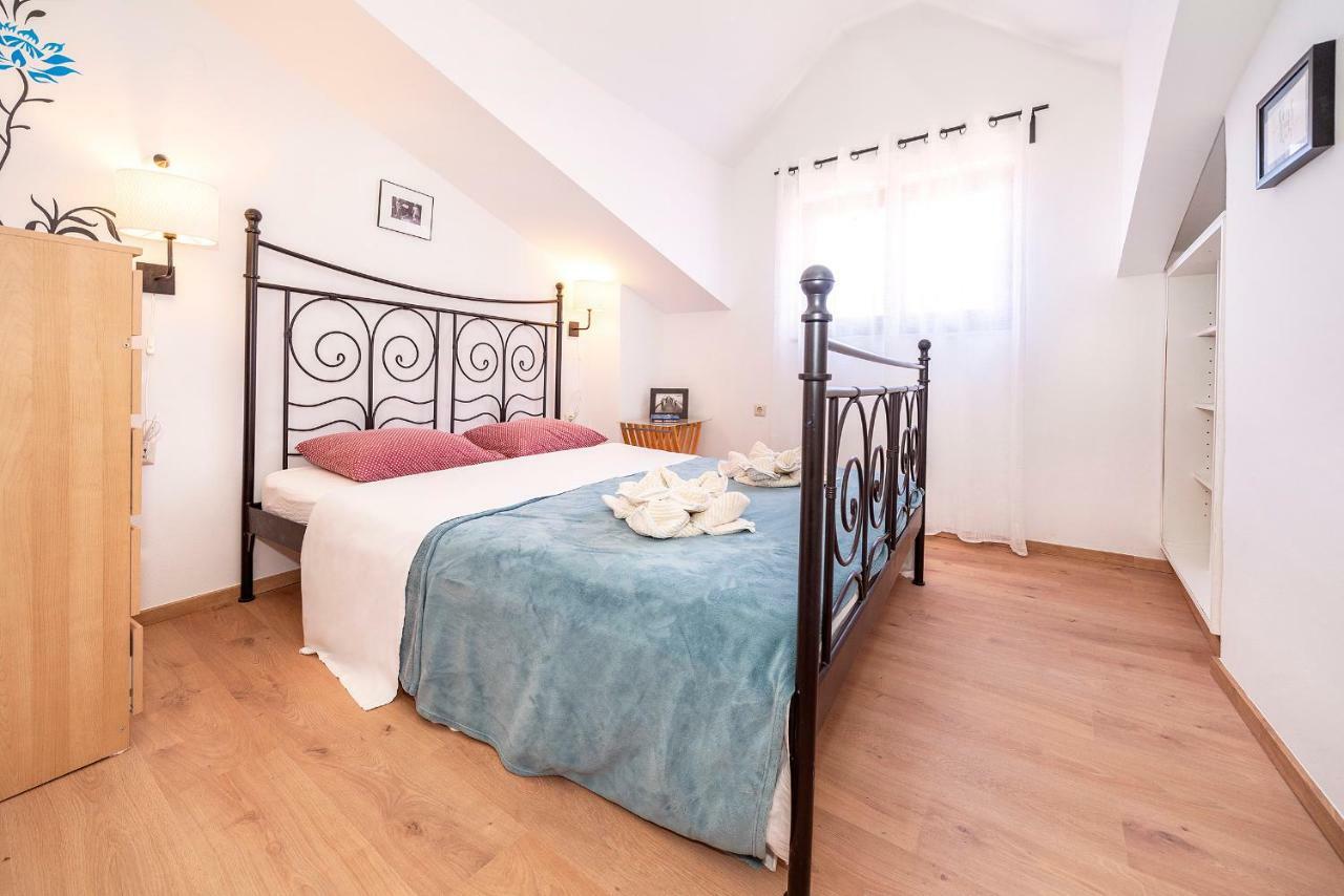 Mediterranean Apartment Korina バスカ エクステリア 写真
