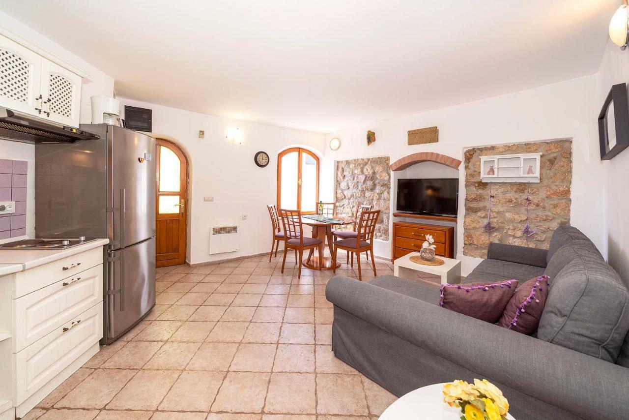 Mediterranean Apartment Korina バスカ エクステリア 写真