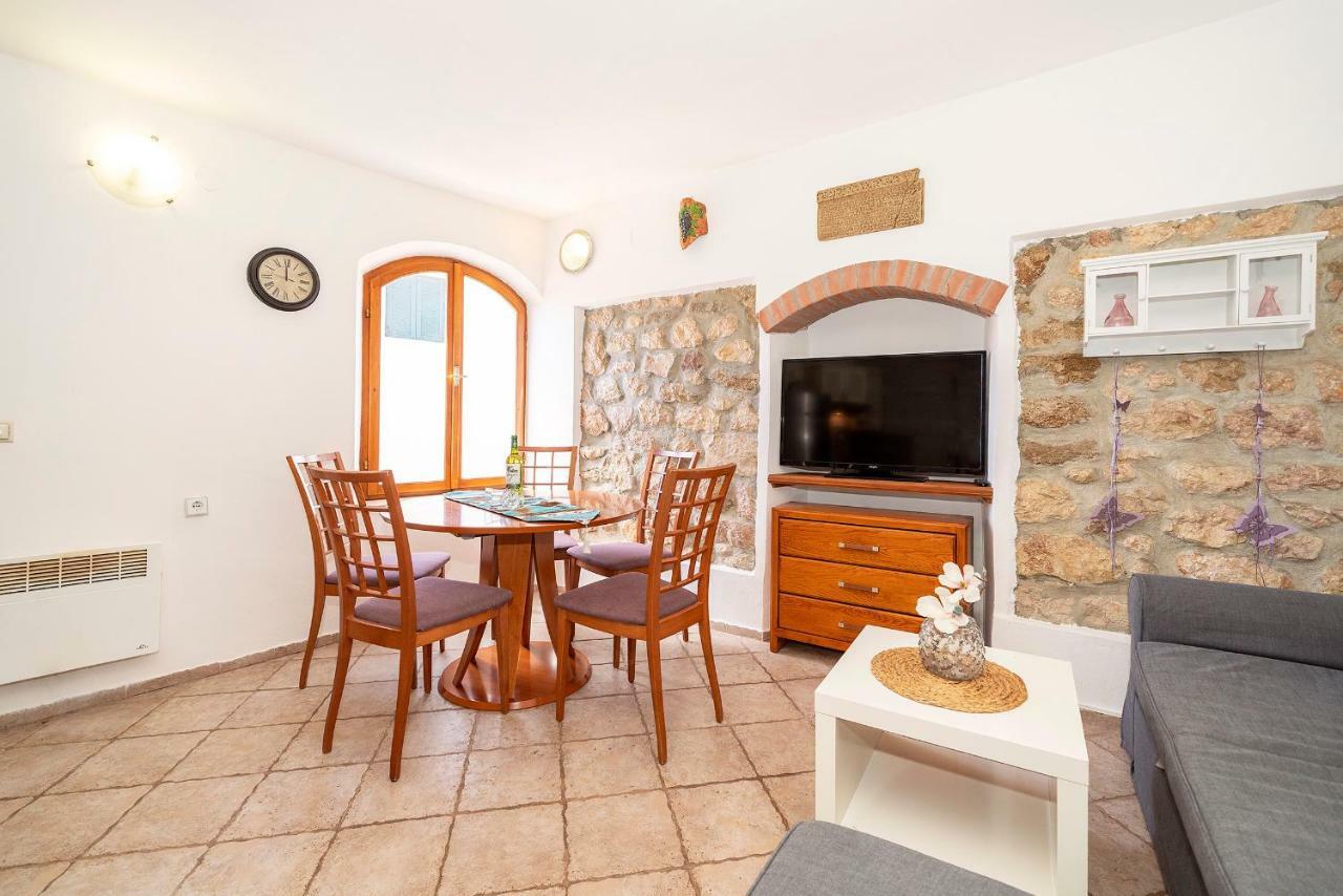 Mediterranean Apartment Korina バスカ エクステリア 写真